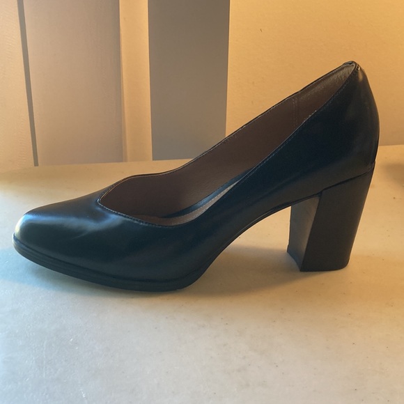 Clarks Shoes Black Chunky Heeled Clarks Artisan Quality Pumps Heels